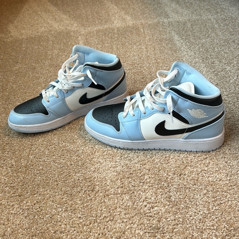 Air Jordan 1 Mid